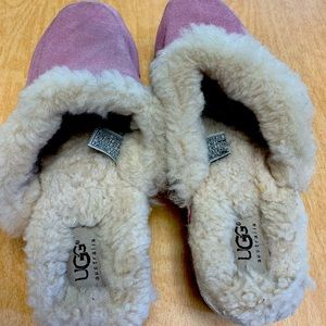 UGG medium heel mule. Barely worn. Scuffed from closet!